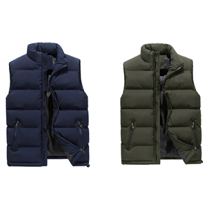 Gilet matelassé léger personnalisé pour homme, sans manches, entièrement zippé, chaud pour l'hiver, avec poches zippées - Product Image 3