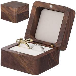 Caja de Anillos de Madera de Nogal Moderna, Personalizable, Doble Cuadrada, Pulida, Ecológica, para Regalo de Aniversario, Compromiso o Boda - Product Image 4