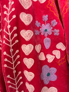 Chaqueta Bohemia de Terciopelo Rosa con Bordado Suzani y Patrón Floral Hecho a Mano, Manga Larga, Cuello Redondo, Ropa de Abrigo de Invierno para Mujer - Product Image 2