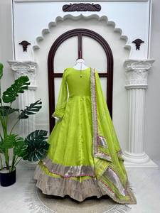 ชุดอานาร์กาลีสีเขียวแบบปากีสถาน ผ้าไหมผสม ชุดอานาร์กาลีปักลายแขนยาว พร้อมผ้าคลุมไหล่ สำหรับงานปาร์ตี้ - Product Image 2