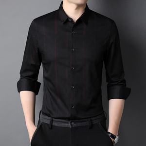 เสื้อเชิ้ตผู้ชายลายสก็อตสีดำ แขนยาว ปกคอปก ผ้าฝ้ายทอ ติดกระดุม ป้องกันรอยยับ เหมาะสำหรับใส่ในฤดูใบไม้ร่วง - Product Image 2