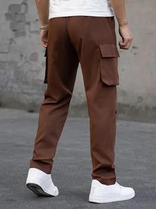 Pantalones cargo modernos de corte ajustado hechos con tela de algodón elástica, con bolsillos profundos, piernas acampanadas y un estilo casual elegante. - Product Image 2