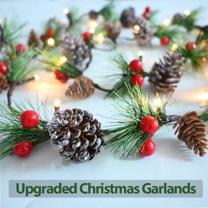 Ghirlanda Natalizia Preilluminata con Pigne e Bacche Rosse da 2 Metri, Funzionamento a Batteria, per Decorazioni Natalizie - Product Image 2