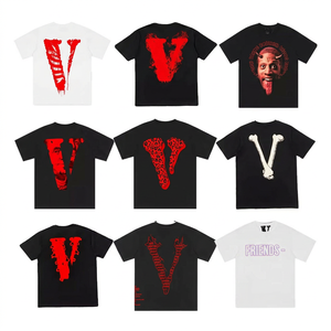Camiseta de Manga Corta para Hombre con Estampado de Letra V, Estilo Urbano, Corte Regular, Jersey de Algodón, Cuello Redondo, Diseño en Blanco y Negro - Product Image 3