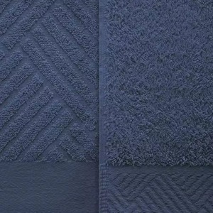 Nueva Toalla de Playa Extra Grande y Ligera de Microfibra de Poliéster Reciclado de Secado Rápido y Antiarena con Estampado Moderno - Product Image 3