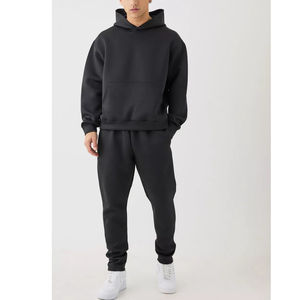 Ce survêtement en coton pour homme de marque privée offre une coupe athlétique supérieure aux joueurs tout en assurant un confort de haut niveau. - Product Image 3