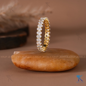 Anillo de eternidad completo con diamantes ovalados cultivados en laboratorio, oro amarillo macizo de 14K, engaste de púas norte-sur, anillos de boda apilables para mujer - Product Image 2