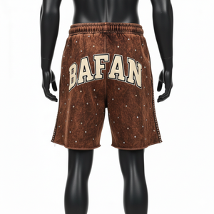 Shorts en molleton de coton premium 340 GSM, effet délavé, marron vintage, avec patch en chenille clouté, logo personnalisé, pour homme - Product Image 2