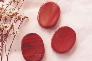 Vente en Gros de Pierre d'Inquiétude de Meilleure Qualité Cristal Naturel Jaspe Rouge Pierres d'Inquiétude Pouce Vente en Gros de Pierres d'Inquiétude de Cristal à vendre - Product Image 4