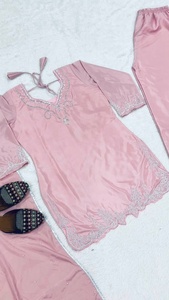 Costume Salwar traditionnel exclusif pour femmes, de style indien et pakistanais, disponible au prix de gros auprès d'un exportateur indien - Product Image 3