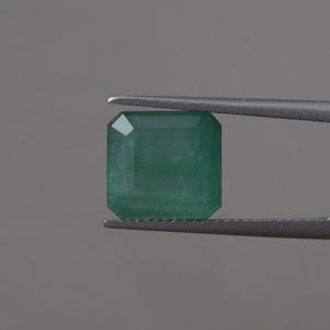 Esmeralda Natural Certificada IGI, Corte Octogonal de 7.05 Quilates, 10.5x10mm, Tallada a Mano, Encerada/Aceitada, Pulida, Piedra Clara, Excelente - Product Image 1