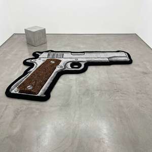 Tapis de sol unique en forme de pistolet, tufté à la main, noir et argenté, pour salon, chambre, salle de jeux et décoration de studio - Product Image 1