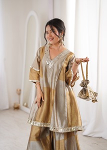 Impresionante Salwar Kameez Indio con Trabajo de Espejos, Ajuste Cómodo, Prendas Superior e Inferior Listas para Usar con Batwa para Fiestas Festivas, Ropa Elegante para Mujer - Product Image 4