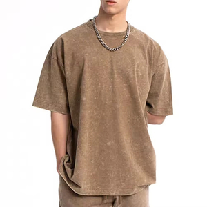 เสื้อยืดแขนสั้นผ้าฝ้ายแท้ทรงหลวมสไตล์ลำลองสำหรับผู้ชาย OEM ขายส่ง พร้อมกางเกงขาสั้นเข้าชุด สีซีดจางแบบซันเฟด - Product Image 6