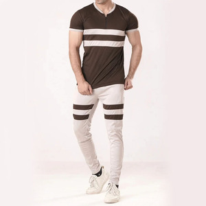 Ensemble Athleisure Rayé pour l'été : Survêtement Homme en Coton Premium avec Haut Demi-Zip et Joggers Slim Fit à Bandes Contrastantes - Product Image 5
