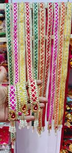 Bordes de encaje Gota Patti de Jaipur hechos a mano de primera calidad con motivos Paisley Buti y borlas de perlas Latkan para prendas étnicas y dupattas nupciales - Product Image 2