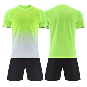 Vêtements de sport personnalisés en gros, uniforme de football pour hommes, vêtements de sport 100% polyester, uniforme de football pour adultes toutes saisons, sublimation - Product Image 1