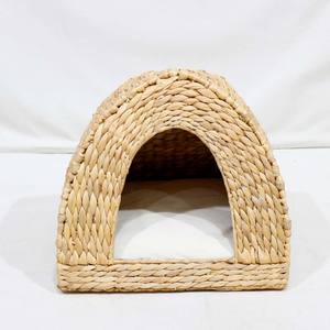 Casa para mascotas tejida a mano con jacinto de agua - Interior transpirable y ecológico para mascotas - Product Image 2