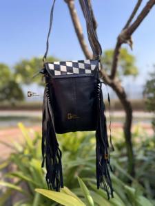 Nouveau design de sac à bandoulière pour téléphone en cuir de vachette véritable avec franges, gravures artisanales et motif à carreaux, petit format, pochette - Product Image 4