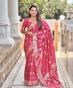 Sari Tradicional Indio de Seda Dola con Tejido Meenakari para Eventos Festivos, para Mujeres, Ropa Elegante para Bodas - Product Image 1