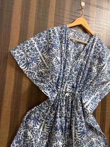 Vestido Maxi Kaftan de Algodón Azul con Estampado Floral para Mujer, Ligero, para Playa, Verano, Estilo Boho, con Mangas Murciélago y Cuello en V - Product Image 2