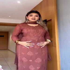 Ensemble VASTRA COTTAGE : Haut brodé en Faux Georgette épaisse, Palazzo et Dupatta en dentelle fantaisie ornée de diamants, entièrement cousu, idéal pour les fêtes - Product Image 2