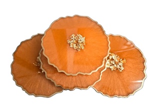 Plateau de service décoratif en bois naturel et résine écologique fait à la main pour les salades de fêtes à la maison - Product Image 6