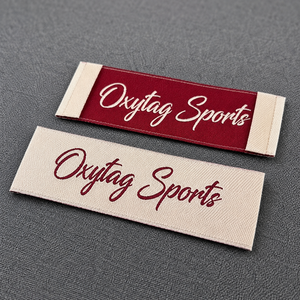 Étiquettes de vêtements rectangulaires brodées Oxytag Sports, drapeau brodé, rouge et beige, prix bas, vente en gros personnalisée, OEM - Product Image 2