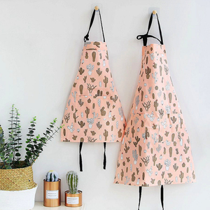 Delantal de cocina con logotipo personalizado, cierre de botón de tela de poliéster y manga corta, perfecto para restaurantes y servicios de comida. - Product Image 2