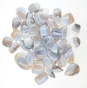 Lote al por mayor de gemas semipreciosas de ágata de Botsuana con diseño único de patrón blanco y gris en forma de cabujón - Product Image 3