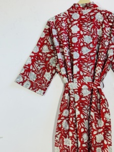 Robe kimono en coton imprimé de fleurs rouges |   Peignoir long et confortable |   Vêtements décontractés pour femmes - Product Image 2