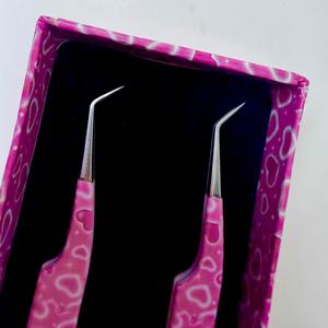 Pince à épiler professionnelle en acier inoxydable avec revêtement papier, design cœur à 45 degrés, pour extensions de cils à 90 degrés, logo personnalisé - Product Image 1