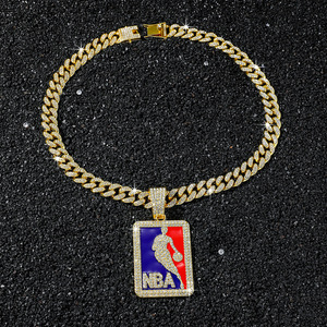 Nouveau Collier Pendentif Logo NBA (Ligue Nationale de <span class=keywords><strong>Basketball</strong></span> des États-Unis) pour Homme et Femme, Chaîne Cubaine en Alliage, Bijoux Hip Hop, Vente en Gros - Product Image 4