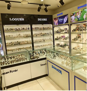 Aménagement intérieur raffiné pour boutique de montres : Disposition efficace, unités d'affichage modulaires, matériaux haut de gamme, installation élégante et luxueuse pour magasin de détail. - Product Image 2