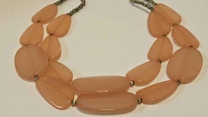 Collier audacieux en résine avec perles en bois, accessoire de mode pour cadeaux, fabriqué par Blatant Exports - Product Image 3