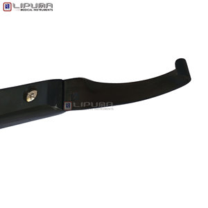 Couteau à sabots LIPUMA à lame simple, revêtement plasma noir, lame en acier inoxydable, manche en bois avec poignée perforée, pour soins vétérinaires du bétail et des sabots de cheval - Product Image 2