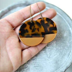 New Arrival Resin <b>Earring</b> Set Colorful Horn Hoop Fashion Stud <b>Earrings</b> with Acrylic Earpiece Featuring Pearl Main Stone on Sale - Product Image 2