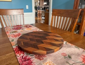Plateau tournant rond en bois mélangé avec logo personnalisé pour fromages, fruits, charcuterie, idéal pour les fêtes, vente en gros - Product Image 3