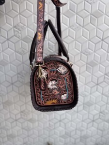 Sac à main bohème en cuir véritable, sculpté à la main, style gypsy, sac à bandoulière artisanal élégant pour femme - Product Image 2