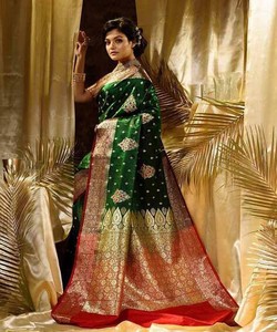 Sari de Seda Verde con Borde Dorado, Vestido de Boda Tradicional Indio, Estilo Banarasi, Largo hasta el Suelo, Sari para Mujer - Product Image 4