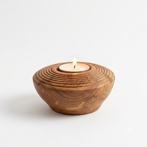 Support de bougie en bois artisanal, rond, pour bougies chauffe-plat, décoration de table, idéal pour les fêtes et Noël - Product Image 1