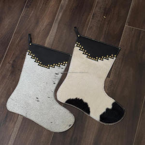 2025 nuevo cuero de vaca con tachuelas calcetín de Navidad para árbol de Navidad familiar chimenea colgante y decoración de fiesta bolsa de regalo - Product Image 5