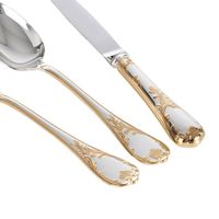 Ensemble de couverts en métal argenté poli pour table de dîner formelle et arrangement de banquet de luxe