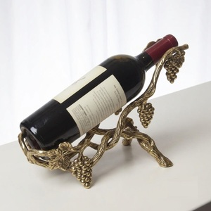 Soporte para botella de vino de aluminio plateado hecho a mano, estilo rústico, decorativo, para una sola botella, para el hogar, bar, cocina, encimera. - Product Image 3