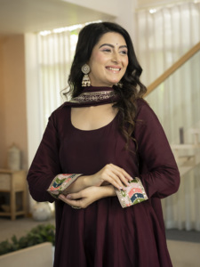 Conjunto de traje Anarkali de seda romana con bordado de lentejuelas, pantalón de microalgodón cosido y dupatta para fiestas, para mujer, MW 5075 - Product Image 5