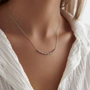 Collar con Diamantes Cultivados en Laboratorio, Graduados, en Oro Blanco - Product Image 2