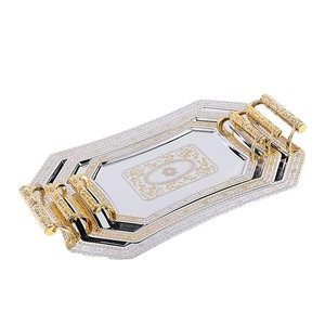 ถาดเสิร์ฟสแตนเลสหรูหราพร้อมหูจับแกะสลักสีทอง เหมาะสำหรับเสิร์ฟกาแฟ ชา และของหวานในโอกาสพิเศษ - Product Image 1