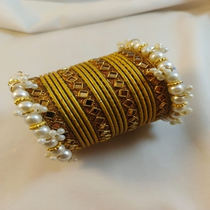 Ensemble de bracelets en velours ornés de pierres rouges et de cristaux pour femmes - Product Image 4