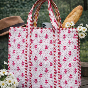 Sac de plage écologique en coton fleuri léger, sac fourre-tout matelassé fait main avec impression au bloc et poche intérieure pratique - Product Image 1