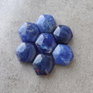 Cabochon en sodalite naturelle, pierre hexagonale, dos plat, pierre calibrée, fabrication de bijoux, disponible en toutes tailles - Product Image 3